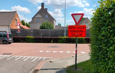 Afschaffing voorrang van rechts kruispunt Gentstraat - Ettingestraat en Bermijnstraat